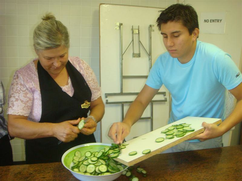 Cooking for homeless 22 3 09 017 (Medium).jpg